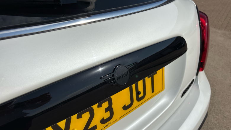 MINI Hatchback 1.5 Cooper Exclusive Premium 5dr Auto Petrol Hatchback